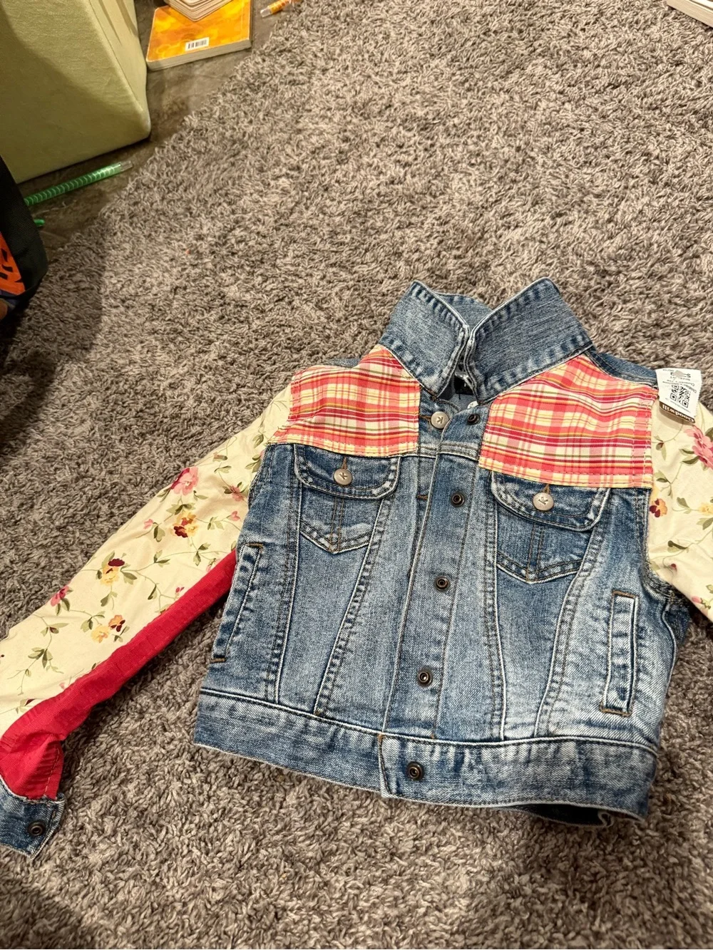 🥗Girls' Denim Patchwork Jacket with Floral Sleeves